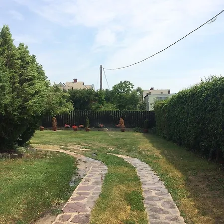 Yorki Panzio Guest house